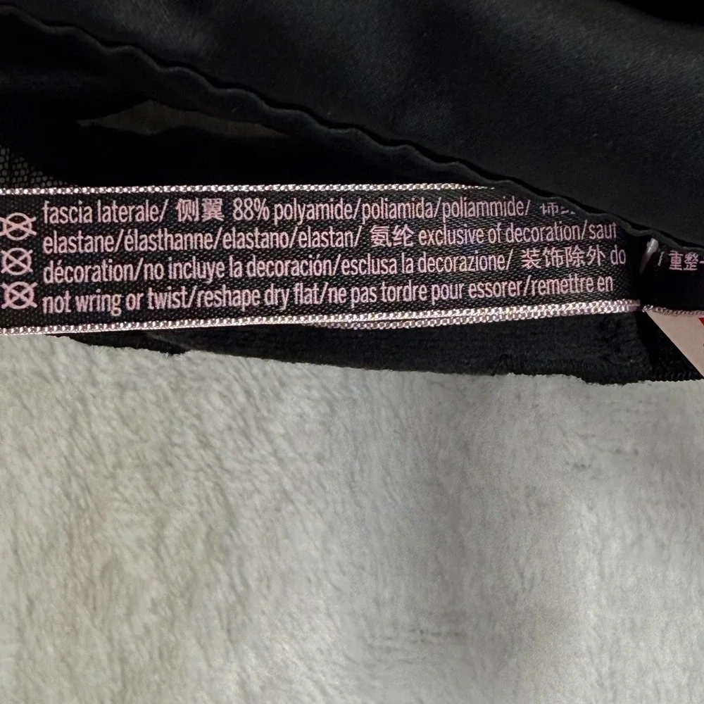 Victorias Secret Very Sexy Unlined Shine Strap Bralette Black S 11230619‎